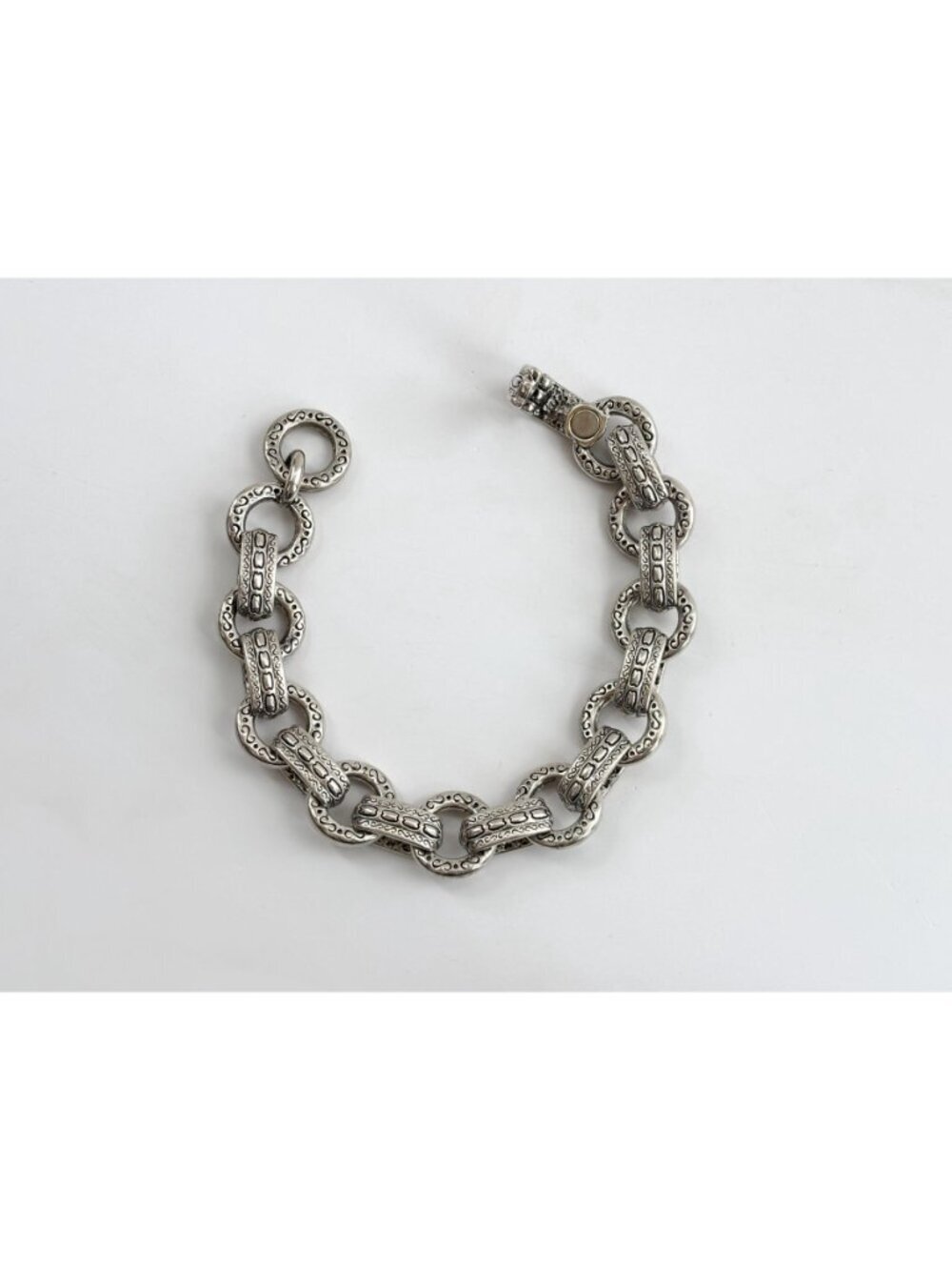 Chainlink Abstract Carved Hinged Magnet Vintage Silver Toned Bracelet - Picture 13 of 16